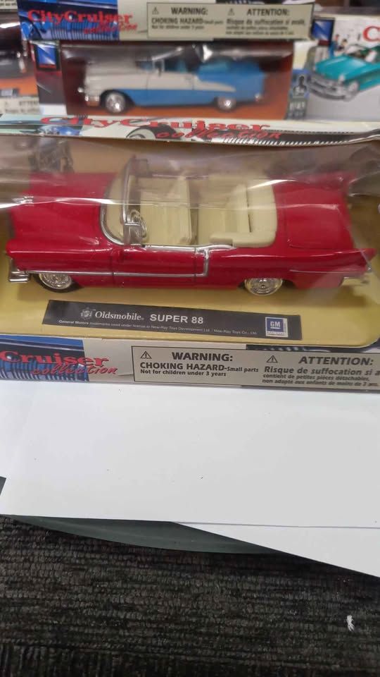 New Ray 1:43 Oldsmar super 88 die cast R200