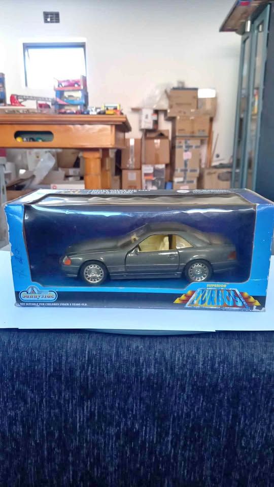 Sunnyside 1:24 1989 Mercedes Benz 500 SL die cast R400