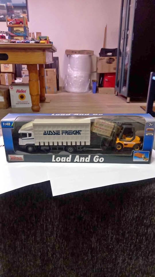 Teama 1:48 load and go with forklift die cast R600