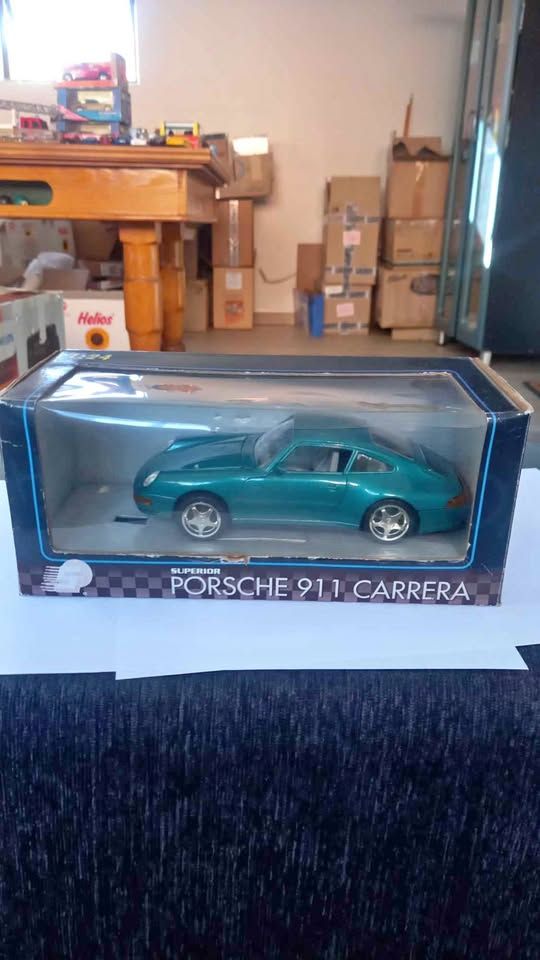 Superior 1:24 Porsche 911 carrera. Die cast R350