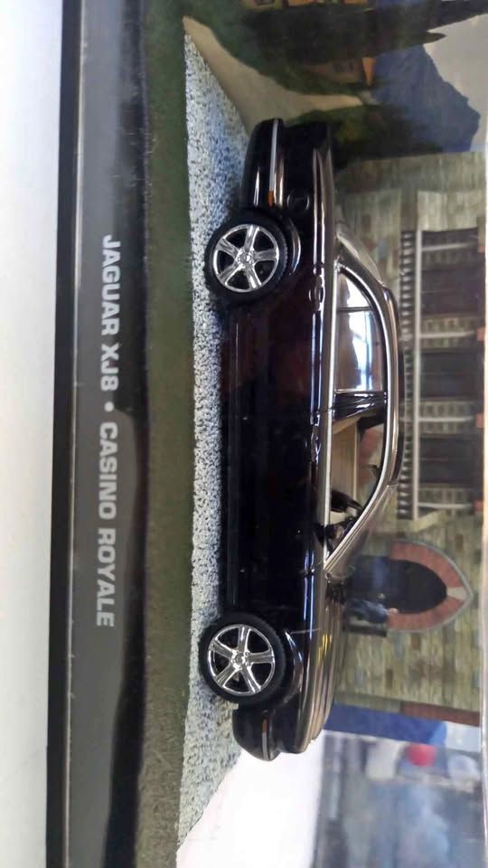 James Bond 007 Collection Jaguar XJ8 (Casino Royale) 1:43 Model
