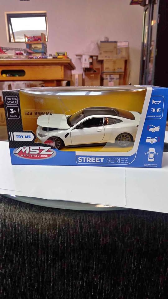 MSZ 1:23 BMW M4 die cast R400