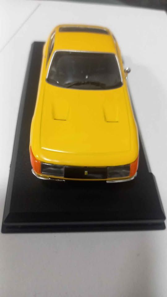 Ferrari 365 GTB/4 Daytona 1:43 Diecast Model view 2