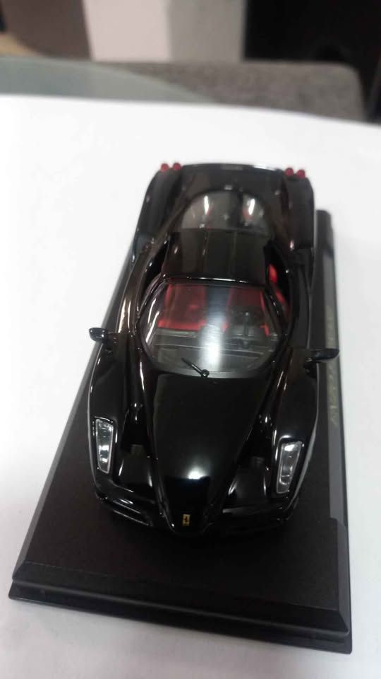 Enzo Ferrari 1:43 Diecast Model view 2