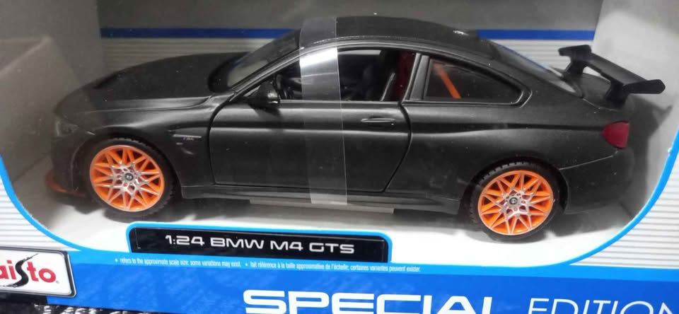 Maisto Special Edition 1:24 BMW M4 GTS Diecast Model - Grey view 2