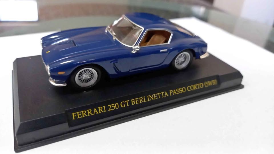 1:43 Ferrari 250 GT Berlinetta Passo Corto (SWB) Diecast Model - Blue