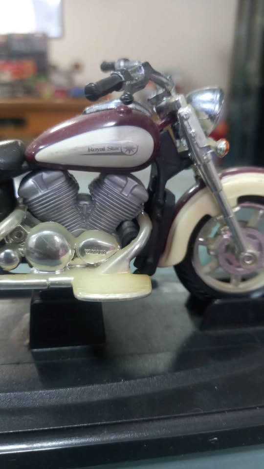 Yamaha Royal Star Tour Classic Diecast Motorcycle Model view 5