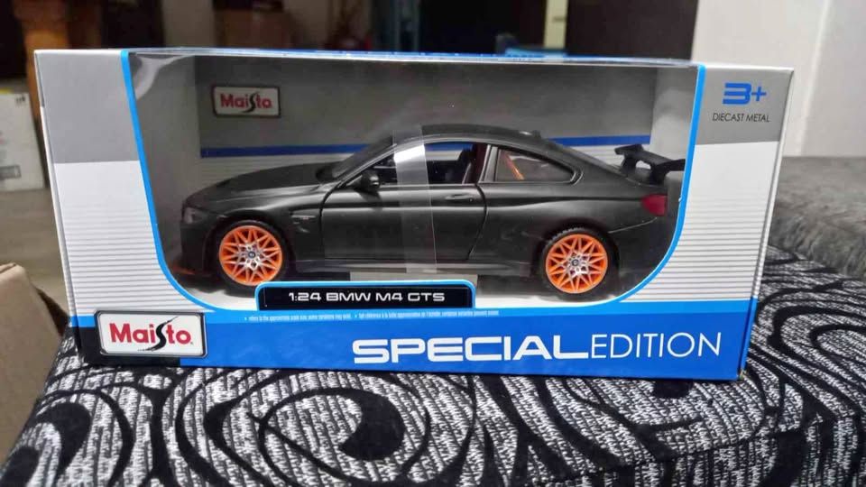 Maisto Special Edition 1:24 BMW M4 GTS Diecast Model - Grey