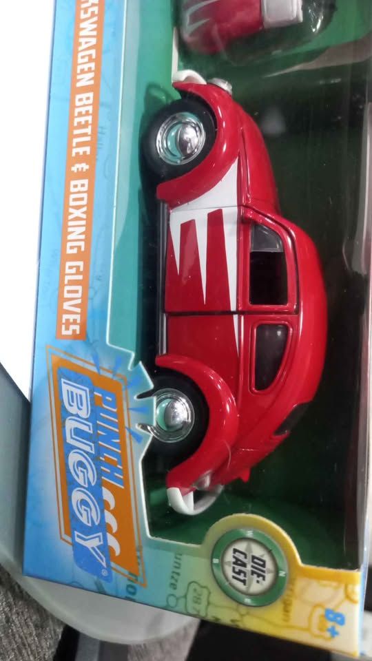 Jada VW Beetle 1959 with gloves view 2