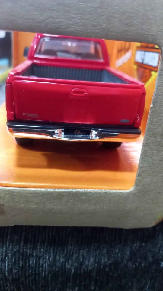Ford F350 V8 die cast view 3