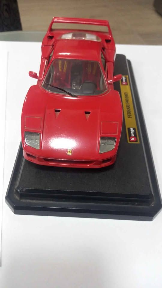 Bburago Ferrari F40 1987 - scale 1:24 view 2