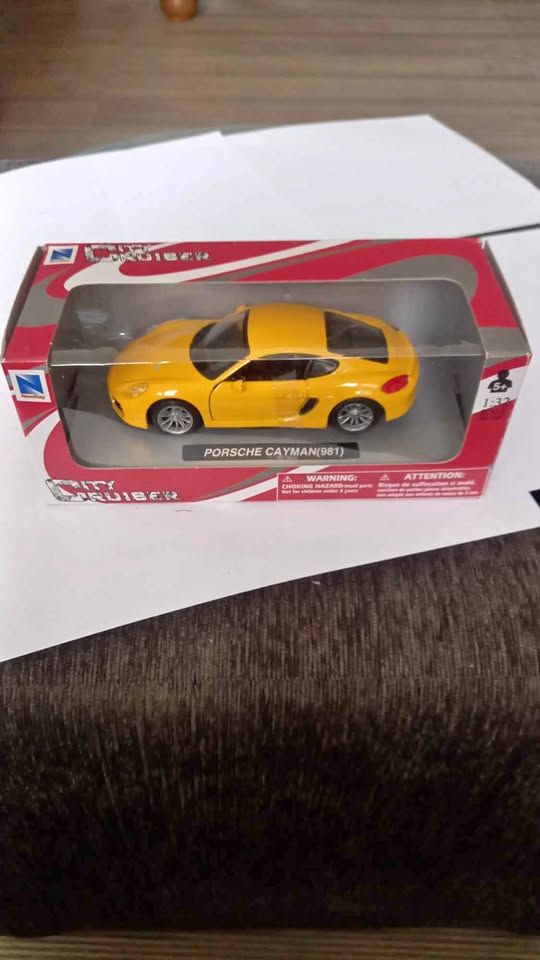 NEWRAY 1:32 porsche cayman(981) die cast R200