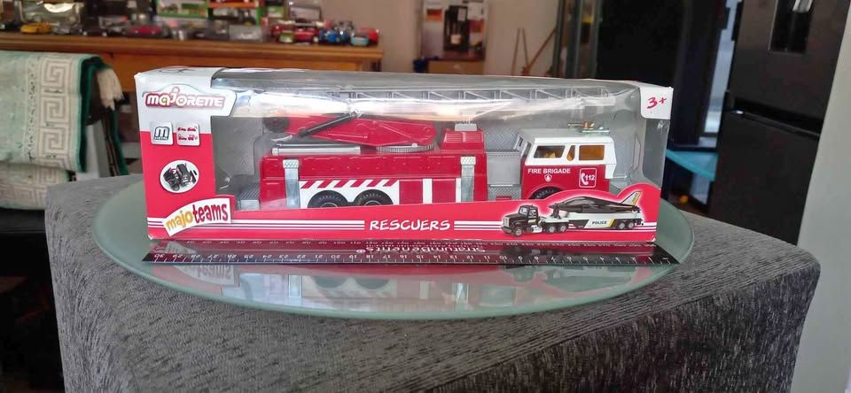 Fire brigade- 25cm long - die cast