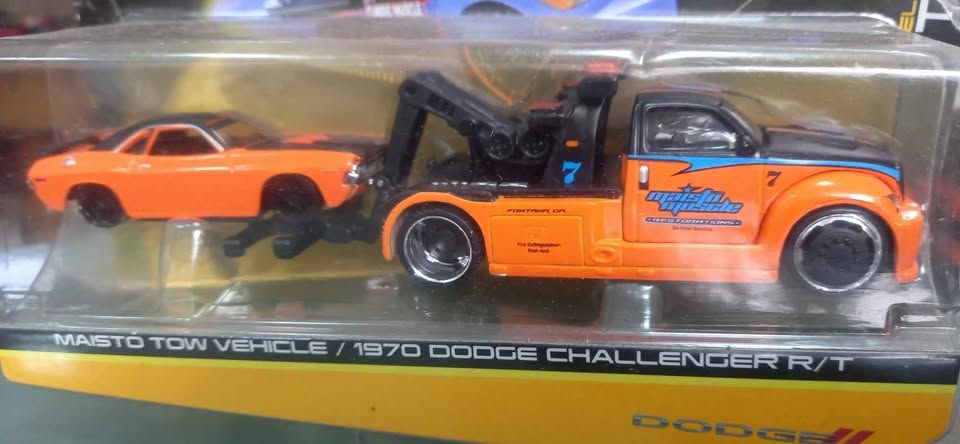Towtruck maisto dodge 1970 view 2