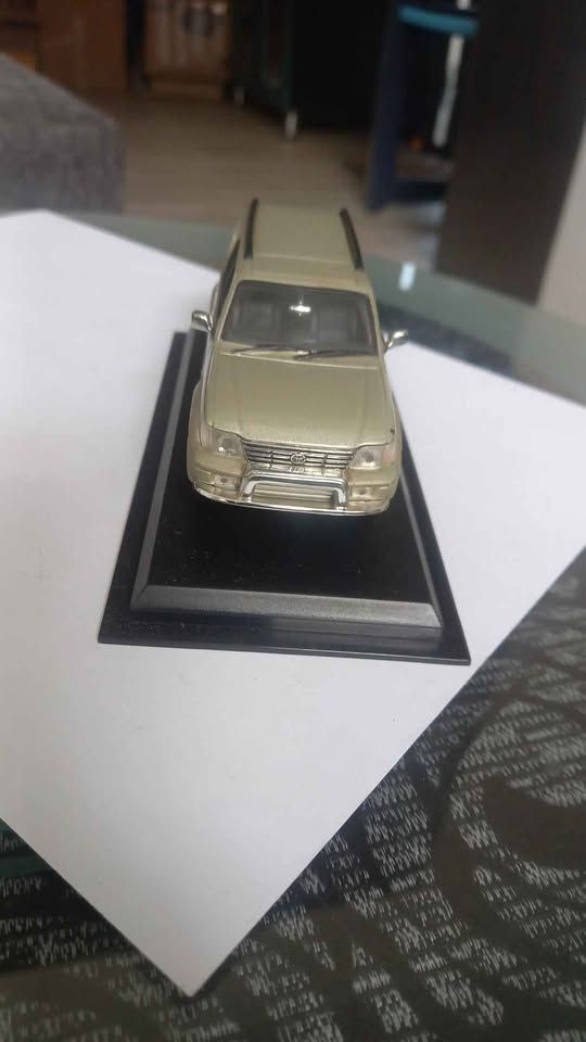 Land cruiser view 4