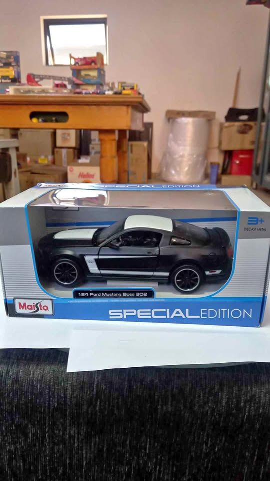 Maisto 1:24 Ford Mustang GT Boss 302 - die cast. R450