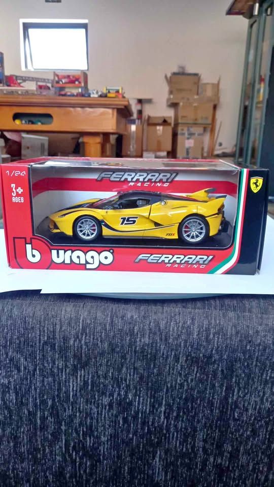 Burago 1:24 Ferrari FXX K diecast R500