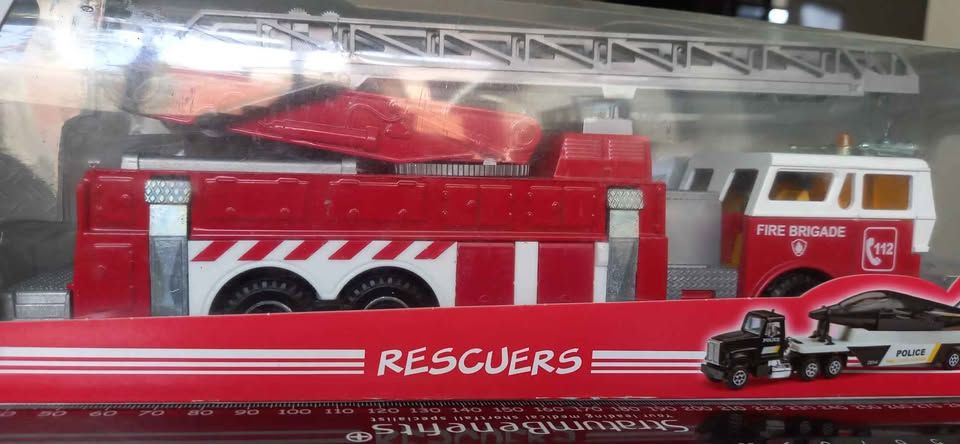 Fire brigade- 25cm long - die cast view 2