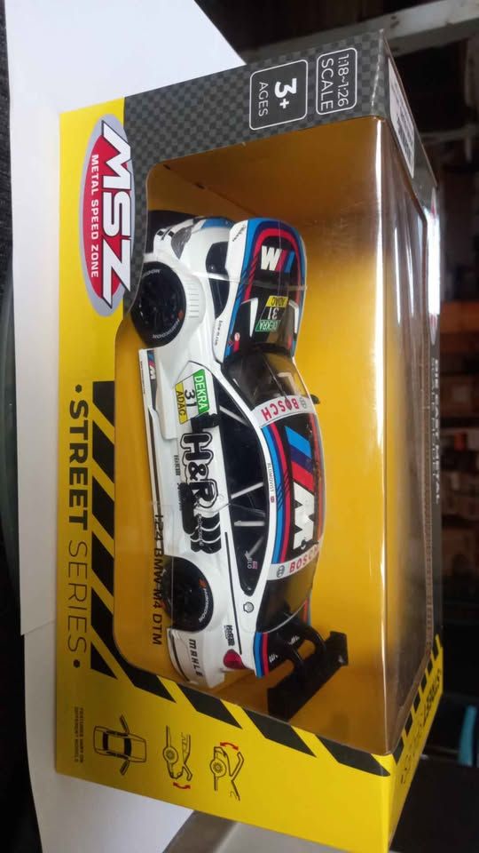 MSZ 1:24 M4 BMW view 3