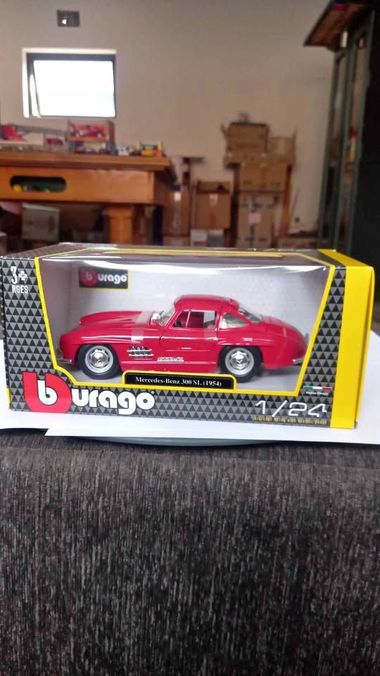 Burago 1:24 Mercedes Benz SL (1954) die cast R500