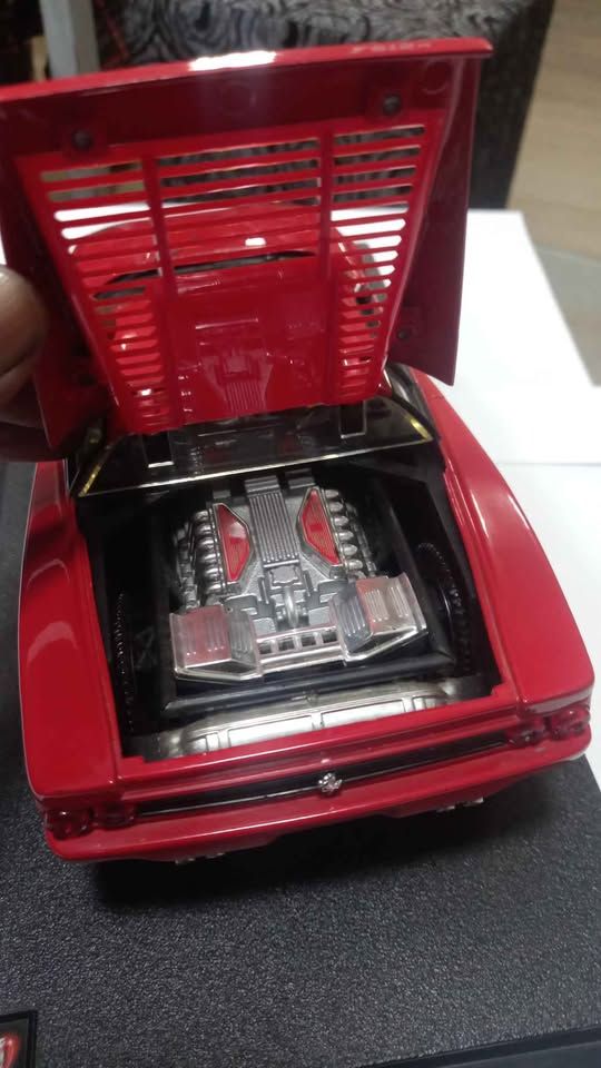 Ferrari F512M Testarossa scale 1:18 view 6