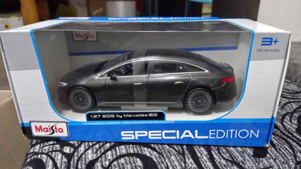 Maisto Special Edition 1:27 Mercedes-Benz EQS Diecast Model - Black