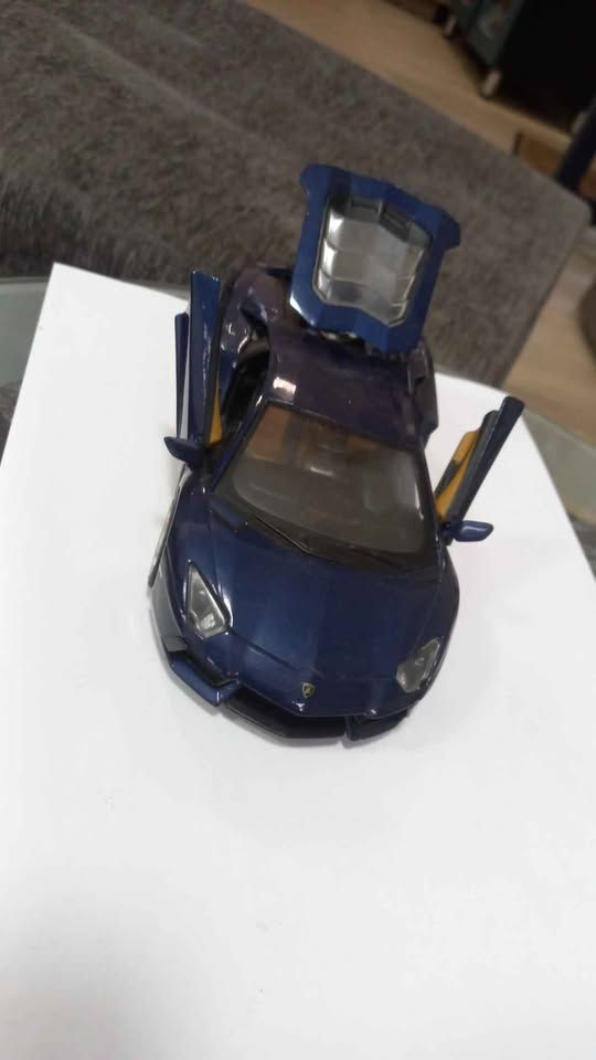 Lamborghini aventador 1:24 view 5