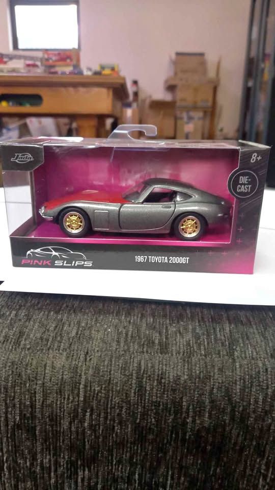 Jada Jada Pink slips 1:32 1967 toyota 2000GT die cast R200