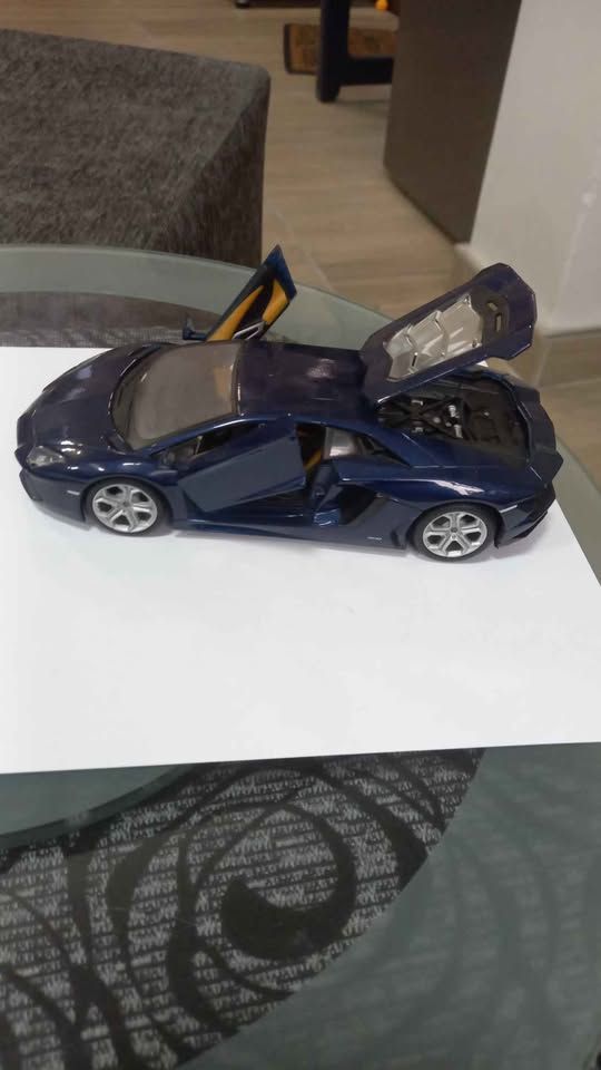 Lamborghini aventador 1:24