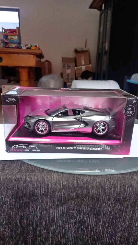 Pink slips 1:24 2020 Chevrolet Corvette stingray die cast R400
