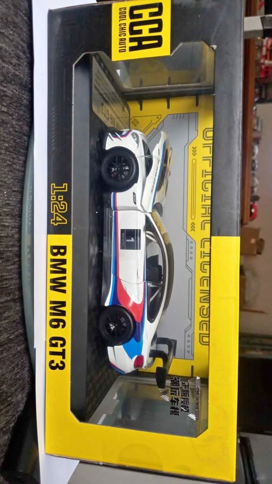 BMW 1:24 M6 GT3 view 2