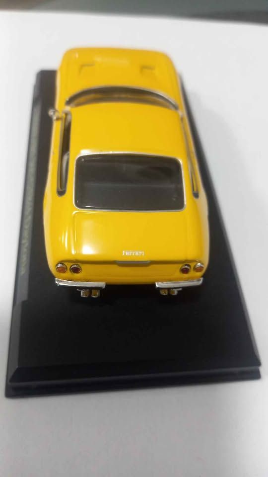 Ferrari 365 GTB/4 Daytona 1:43 Diecast Model view 3