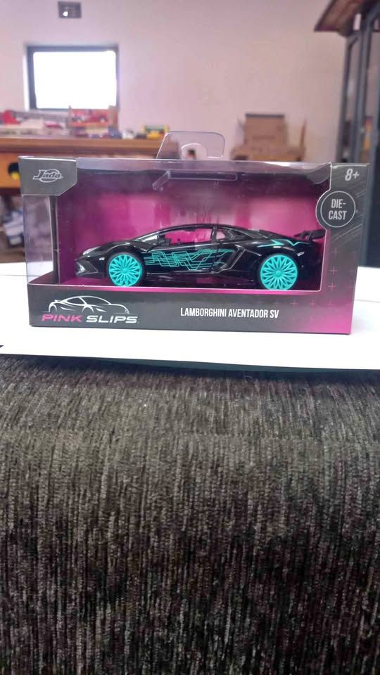 Jada Pink slips 1:32 Lamborghini aventador sv die cast R200