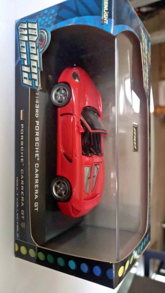 1:43 Porsche Carrera GT view 2