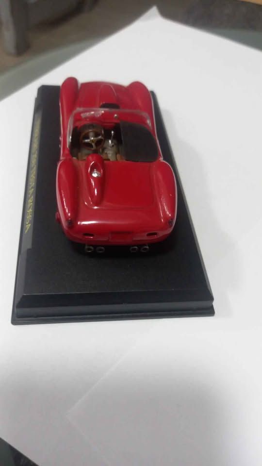 Ferrari 250 Testa Rossa 1:43 Diecast Model view 3