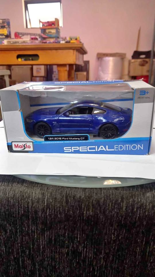 Maisto 1:24 2015 Ford Mustang GT BLUE - die cast. R400