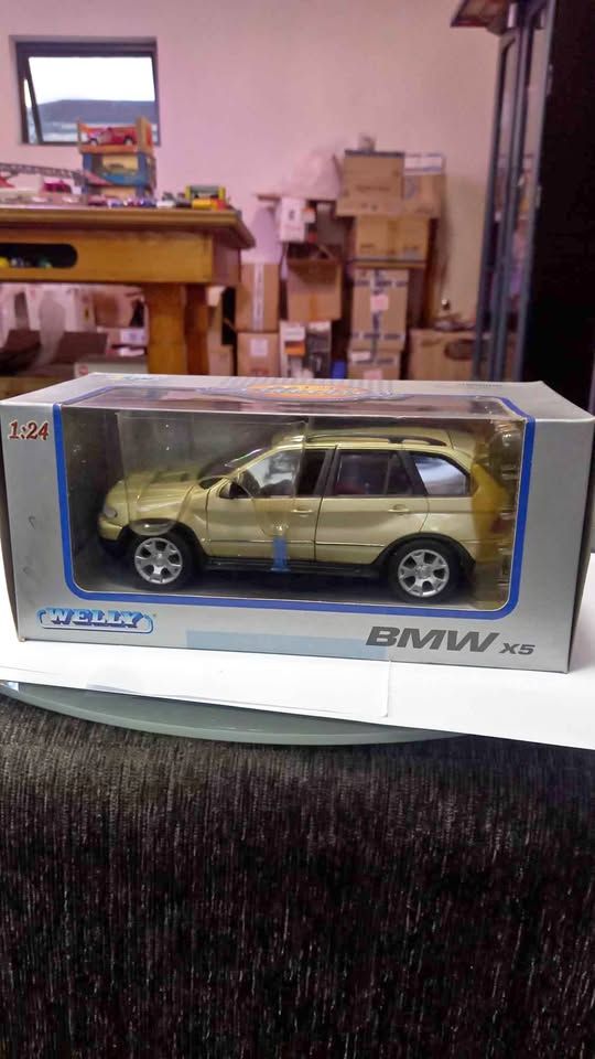 WELLY 1:24 BMW X5 die cast R450