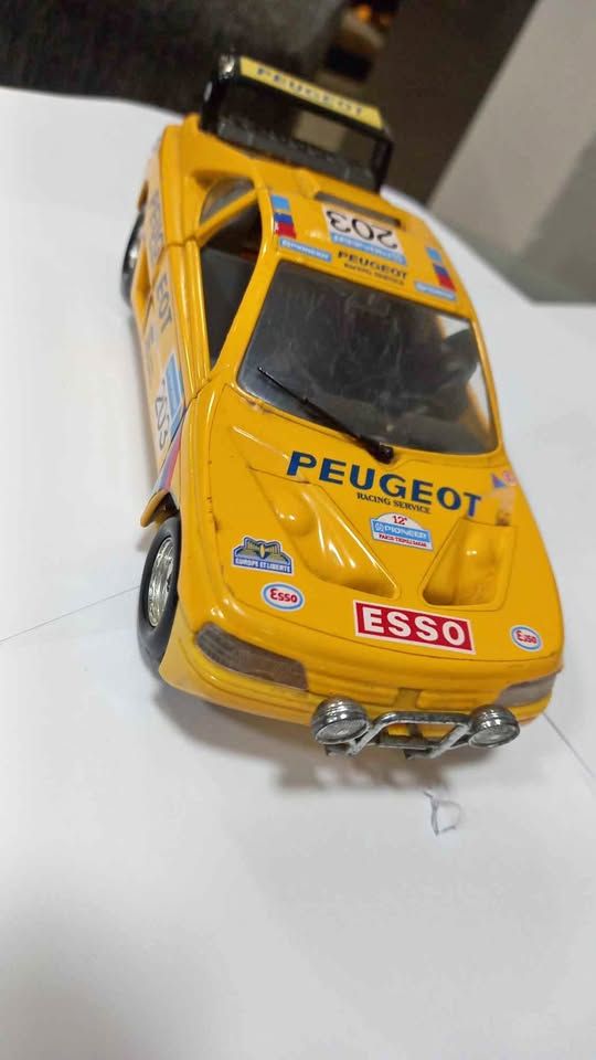 Peugeot 405 turbo 1:24