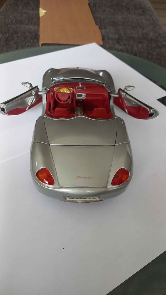 Porsche boxster 1:18 view 3