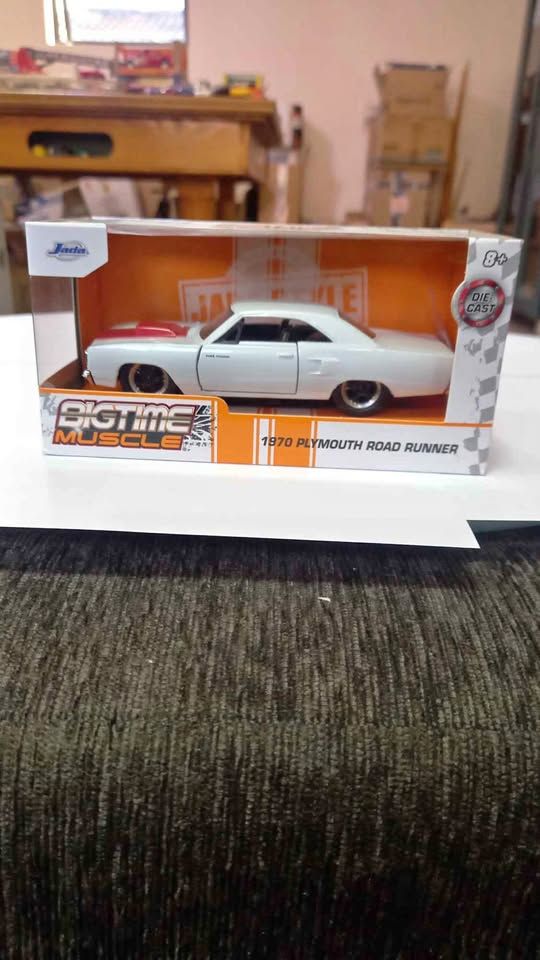 Jada 1:32 1970 Plymouth road runner die cast R200