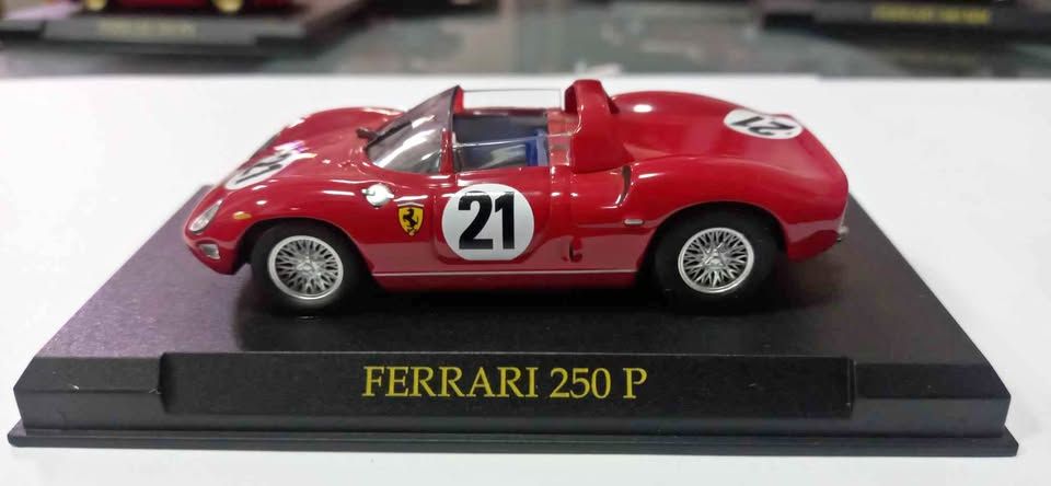 Ferrari 250 P 1:43 Diecast Model