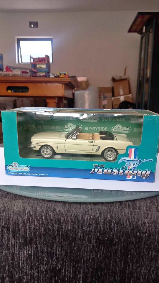 Sunnyside 1:24 Ford Mustang die cast R500
