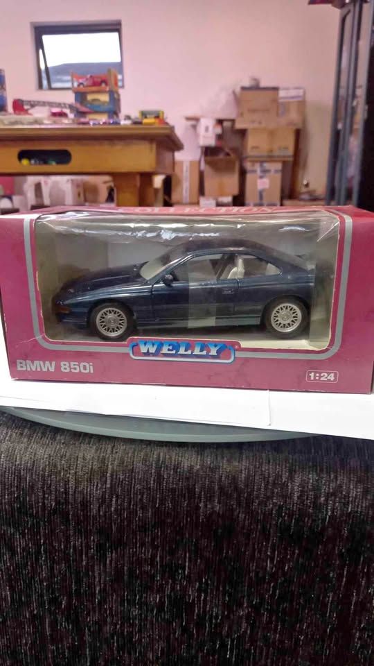 WELLY 1:24 BMW 850i die cast R450