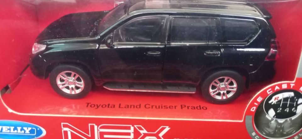Welly 1:36 Die Cast Models - Toyota Land Cruiser Prado,  Porsche 911 Carrera RS 2.7, 2016 Porsche 911 GT3 RS view 2