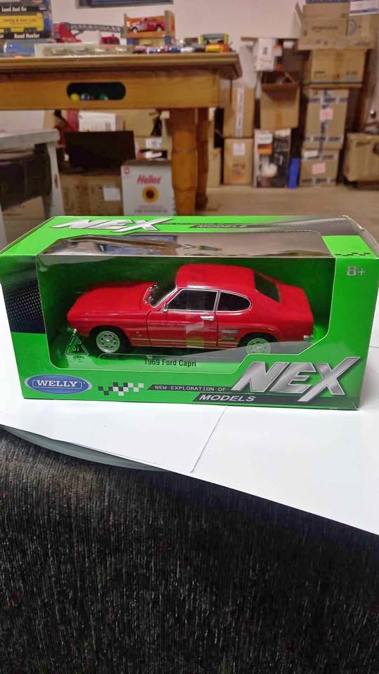 Welly NEX 1:24 1969 Ford Capri- die cast R800