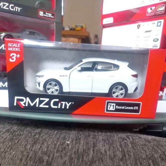 RMZ 1:32 Masarati Levante GTS DIE CAST R200