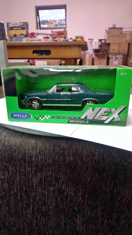 Welly NEX 1:24 Pontiac GTO 1965 - die cast R600