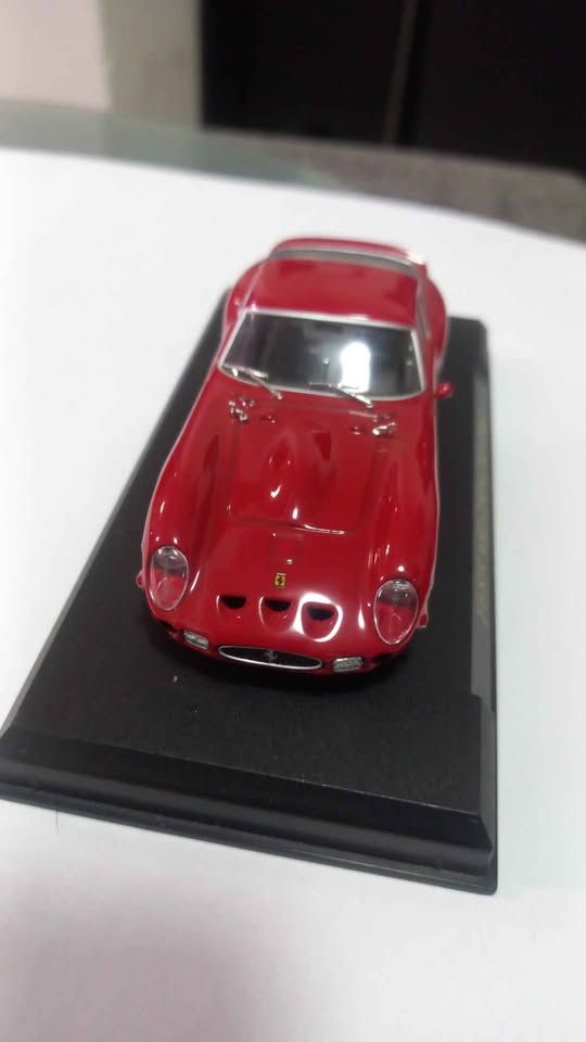 Ferrari 250 GTO (1962) 1:43 Diecast Model view 2