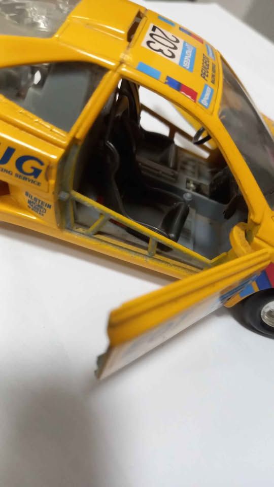 Peugeot 405 turbo 1:24 view 5