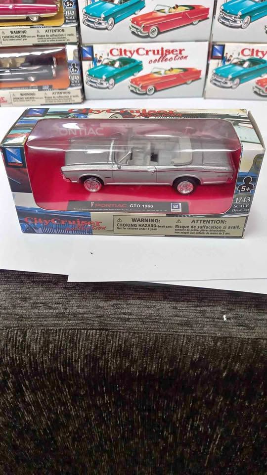New Ray 1:43 Pontiac GTO 1966 DIE CAST R200